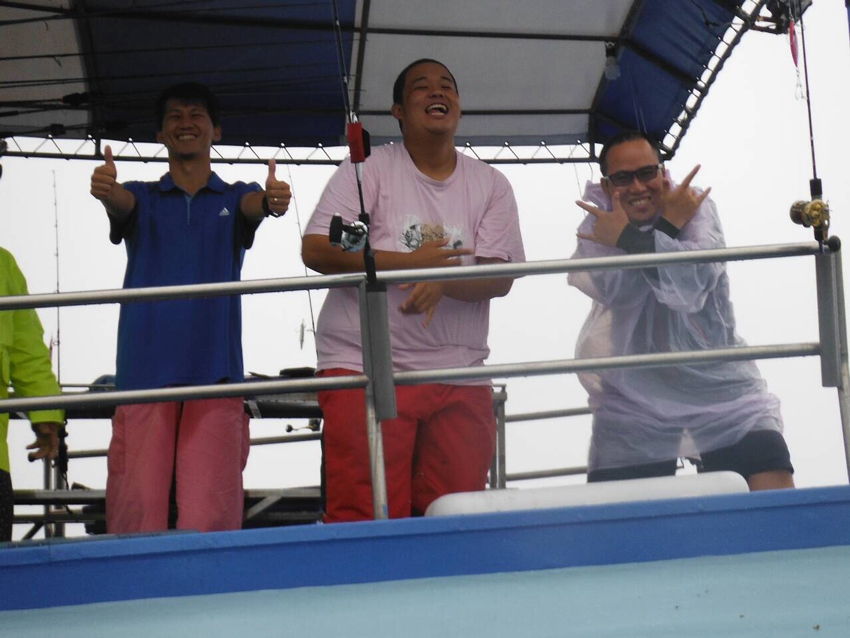 ความสุขจากคนบนเรือครับ แต่เป็นความทุกข์ของคนลงไปถ่ายครับ ชอบมากครับ :laughing: :laughing: :laughing: