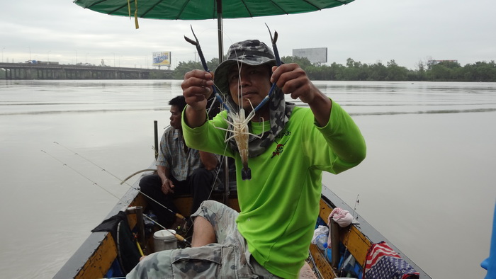 พวกเราโดนฝนกันตั้งแต่เช้าเลยครับถึงหมายพี่ธรจัดก่อนเลยครับ