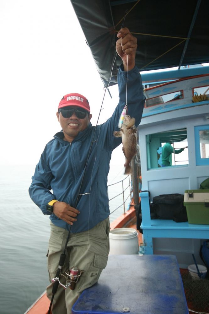 และแล้วปลาตัวแรกในชีวิตที่ได้จากการจิ๊กก็มา  หลังจากขุดเทคนิคต่างๆที่ศึกษามาจากอาจารย์ ยู