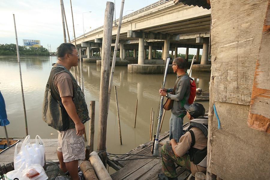 วันนี้ ใช้ บริการ ไต๋นพ  ครับ  ลงเรือกันที่  ท่าสะอ้านใต้ทางด่วน 