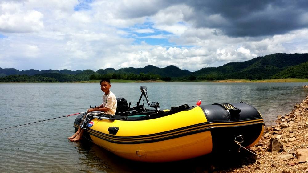 ลมมาเริ่มลอยเรือไม่มันแล้ว ก็ต้องหาที่ผูกเรือเดินตีตามเกาะไปพลางๆเพราะปลากระสูบเริ่มขึ้นตีฝูงห่างขึ้