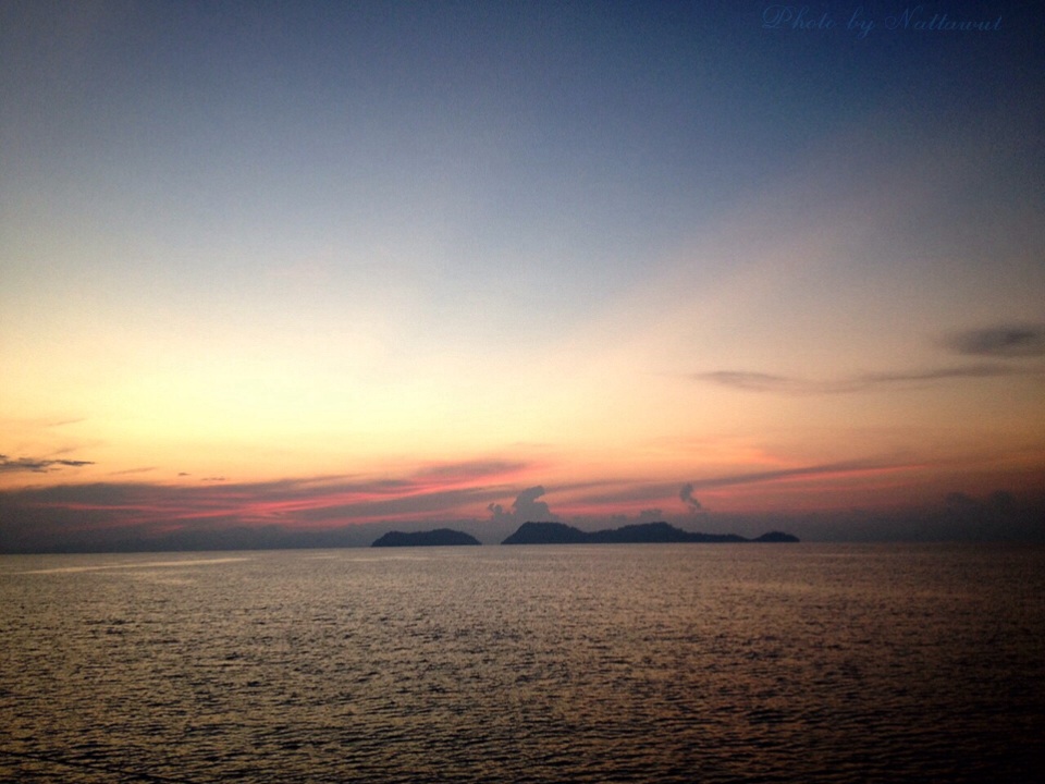 

        สวยงามมากคับ แค่ได้ชมบรรยากาศสวยๆแบบนี้ ก็คุ้มแล้วคับสำหรับการออกมาพักผ่อนแบบนี้ 

[q]