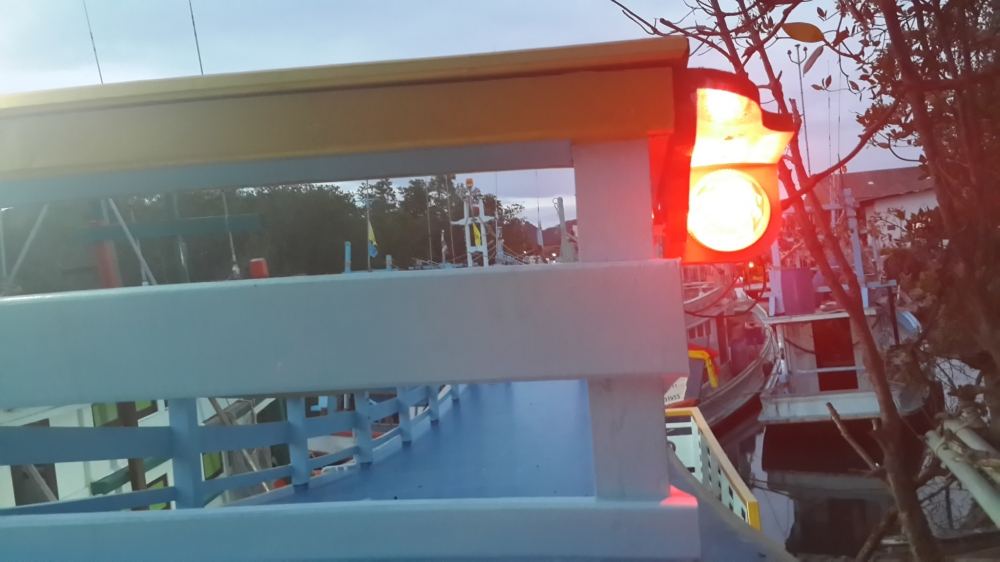 ไฟแดงคับ :smile: