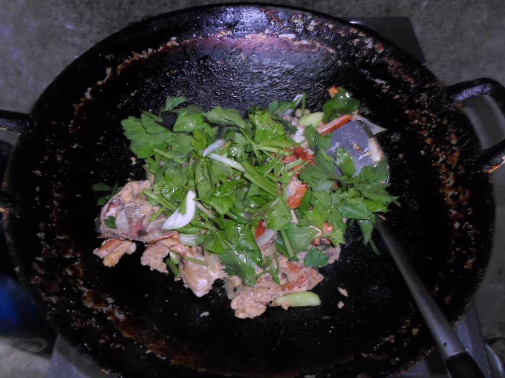 ผัดจนปูกับไข่สุกคับปรุงรสตามต้องการคับ :umh: :umh: :umh: :umh: