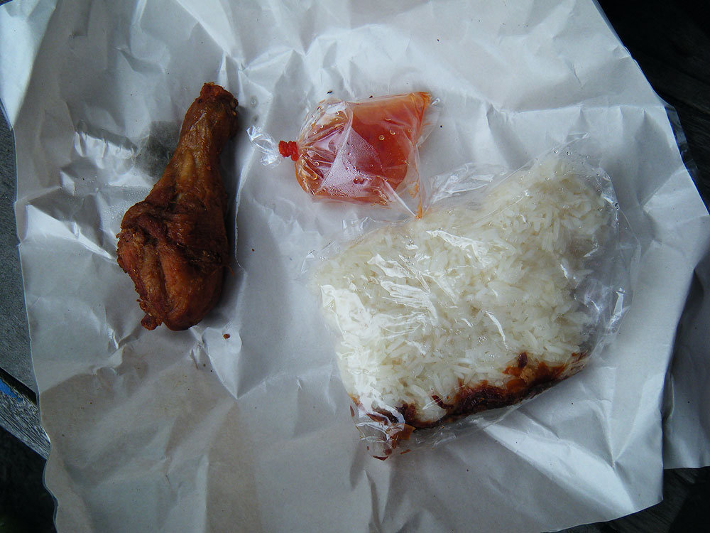 กองทัพเดินด้วยขา    นักตกปลาก็เดินด้วยขา (ไก่)   :umh: :umh: :umh: :umh:  มื้อเช้าเหมือนกันทุกคนสำหร