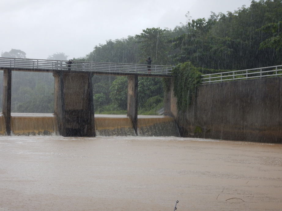 


ฝนก็ลงมาเรื่อยอย่างไม่ขาดสาย  :cheer: :cheer: :cheer:





