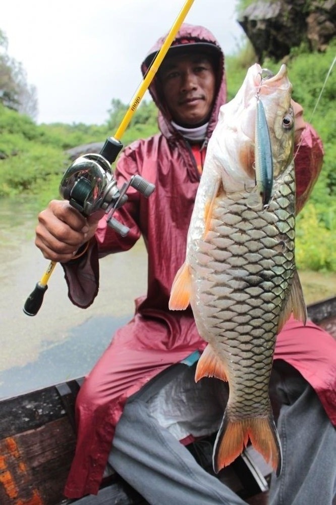 เราสองคนโชคดีมากๆครับจะใช้เหยื่อรุ่นไหนกินหมดทุกตัวครับ...Rapala..CD 10 CM .:ALB