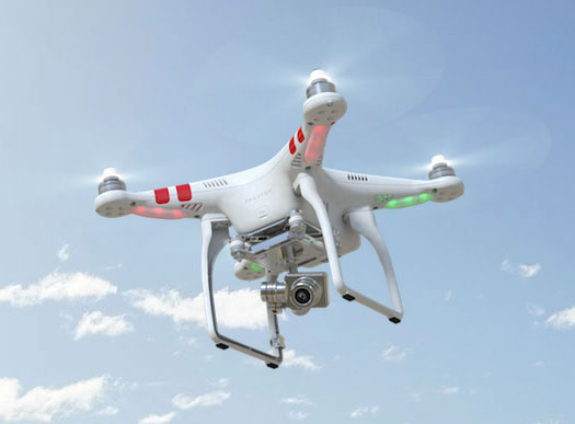[b]ส่วน Drone ยี่ห้อ DJI รุ่นที่มีกล้อง (ตามภาพ) ติดมาด้วยเลยก็มีครับ เป็นรุ่น Phantom 2 vision+ กล้
