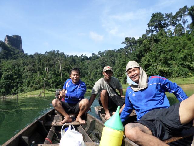 ลำบากครับเรือก็ต้องขับที่ละสอง ขอบคุณสมาชิกที่ให้เรือครับ