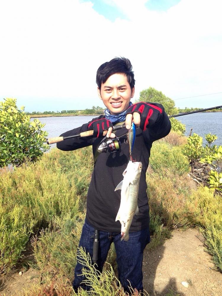 ต่อครับ รอบบ่ายน้ำเริ่มลง เลยเปลี่ยนมาตีป๊อบ 9 RAPALA
เลยได้ตัวที่ 2 มาให้ชม เป็นกุเหลาไซด์กลางๆ