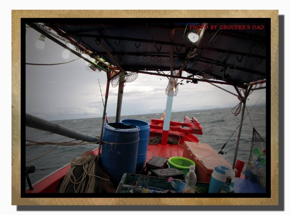  [center]ลองสังเกตดูความเอียงเรือเทียบกับเส้นขอบฟ้าดูนะครับ.. [/center]
 [center]ซึ่งช่วงนี้จะไม่มี