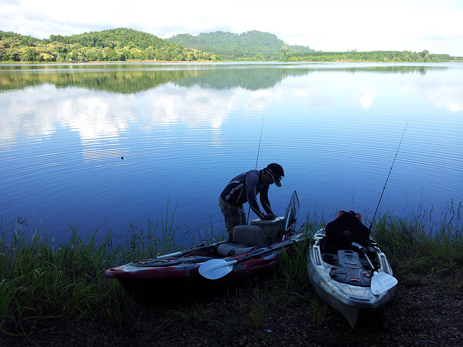  [center]2 ลำ ขึ้นลงไวมากครับ ใช้เวลายกเก็บเรือขึ้นเทรลเลอร์มัดเรียบร้อยใน 10 นาที[/center]