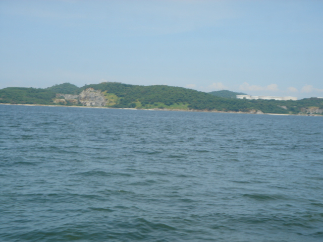 เกาะสีชัง  ทางผ่าน  