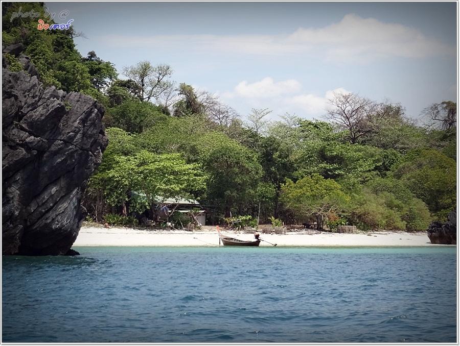  [b]เกาะตะเกียง เป็นสถานที่ปิด 

ดังนั้น การแวะชมหาด-ทรายขาว  อาจไม่ดูดี-นัก หากไม่ได้ขออนุญาตการเ