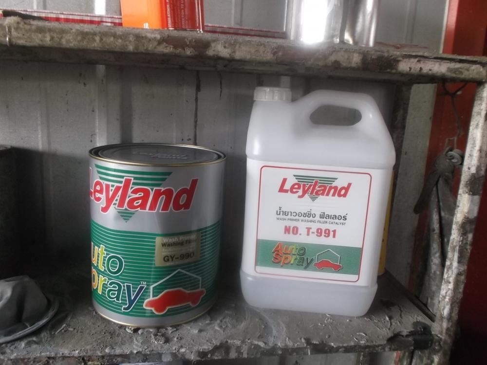สี่รองพื้นชนิดเกาะโลหะ   มีน้ำยาวอชไพรเมอร์    ส่วนผสมอยู่ข้างกระป๋อง