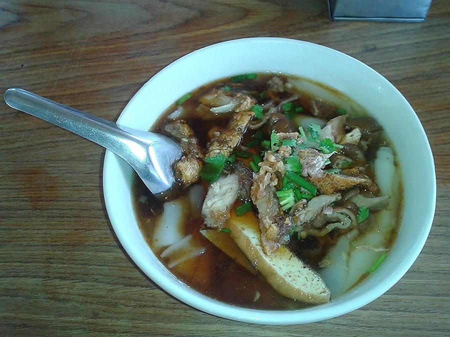 ก๋วยจั๊บร้อนๆครับกินด้วยกันมั้ยคร๊าบบบบ อิ อิ :grin: :umh: :umh: :umh:
