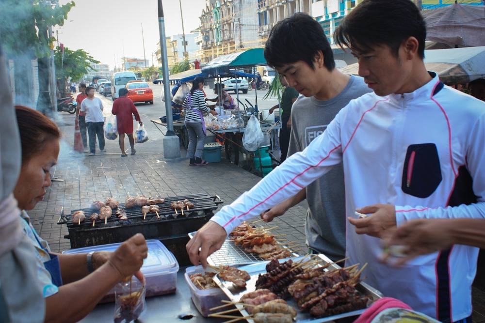 หมูปิ้งเลยแล้วกัน กินง่ายเข้าหมายเร็ว :laughing: :laughing: