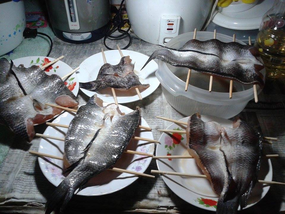 และแล้วก็เป็นอย่างที่เห็น 
 [b]ปกติผมตกปลาเชิงอนุรักษ์นะครับ[/b] แต่เพื่อนผมมันบอกอยากกินปลาช่อน แด
