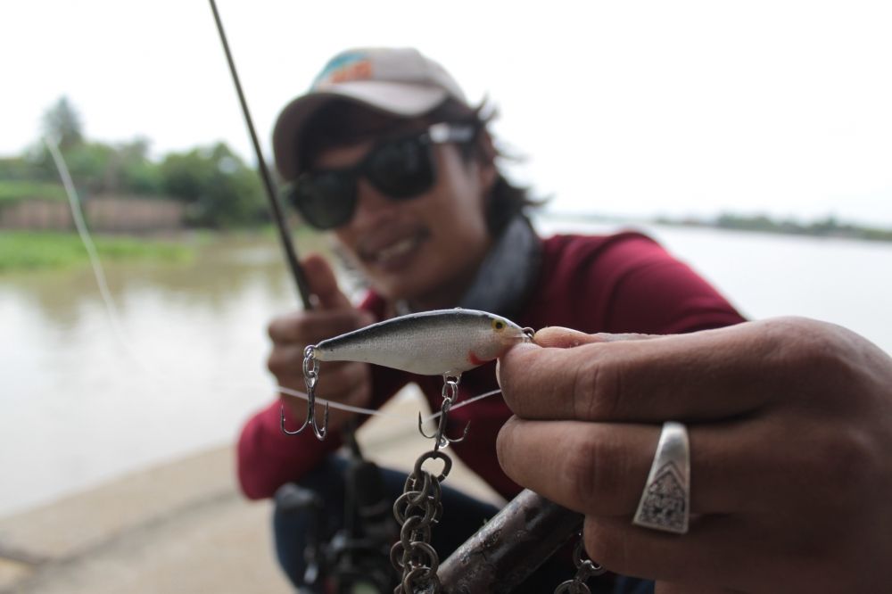 ยามบ่ายๆๆนิคชวนใช้เหยื่อเบาๆบ้าง....Rapala SSR5 :cheer: :cheer: