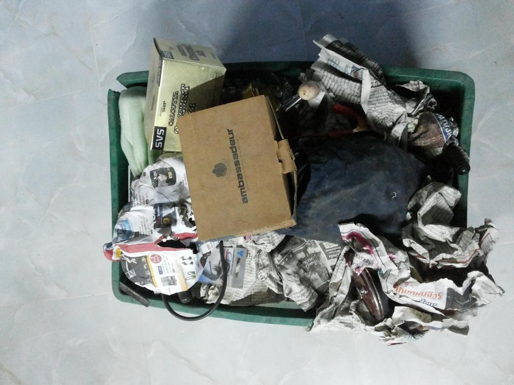 ไม่ใหวจะเคลีย ทั้งตระกร้าได้มาก็ให้อ่านหนังสือพิพม์ไปพลางๆ ยกเว้น2กล่อง ค่อยๆชมกันไปนะครับ
