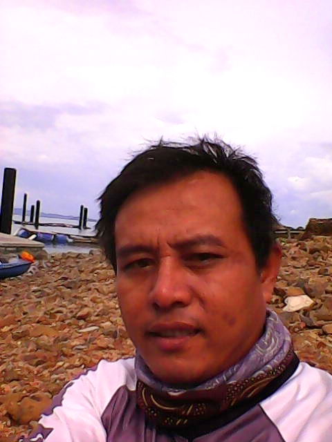 หลังจากนั้นผมกับน้องเฟสก็เลาะตีกันมาจนถึง ท่าเรือร้างหมายเดิม ก็มีกัดงัดกันอยู่หลายที แต่ก็ไม่ได้ตัว