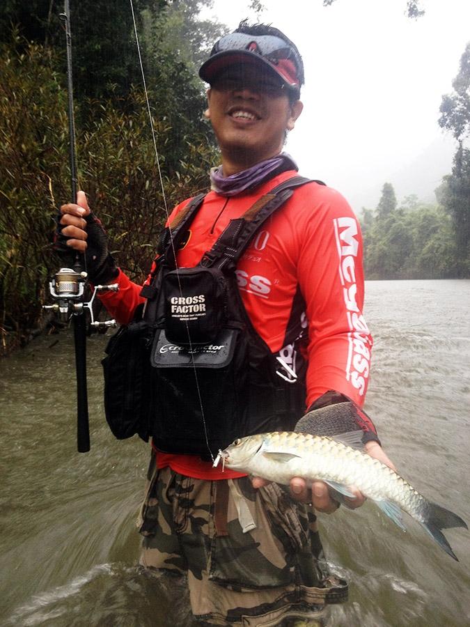  [center]06/11/2014 พลวง, พลวงหิน (Soro Brook Carp) ต้นน้ำเพชร ถ่ามกลางสายฝนกระหน่ำ

มีชื่อวิทยาศา