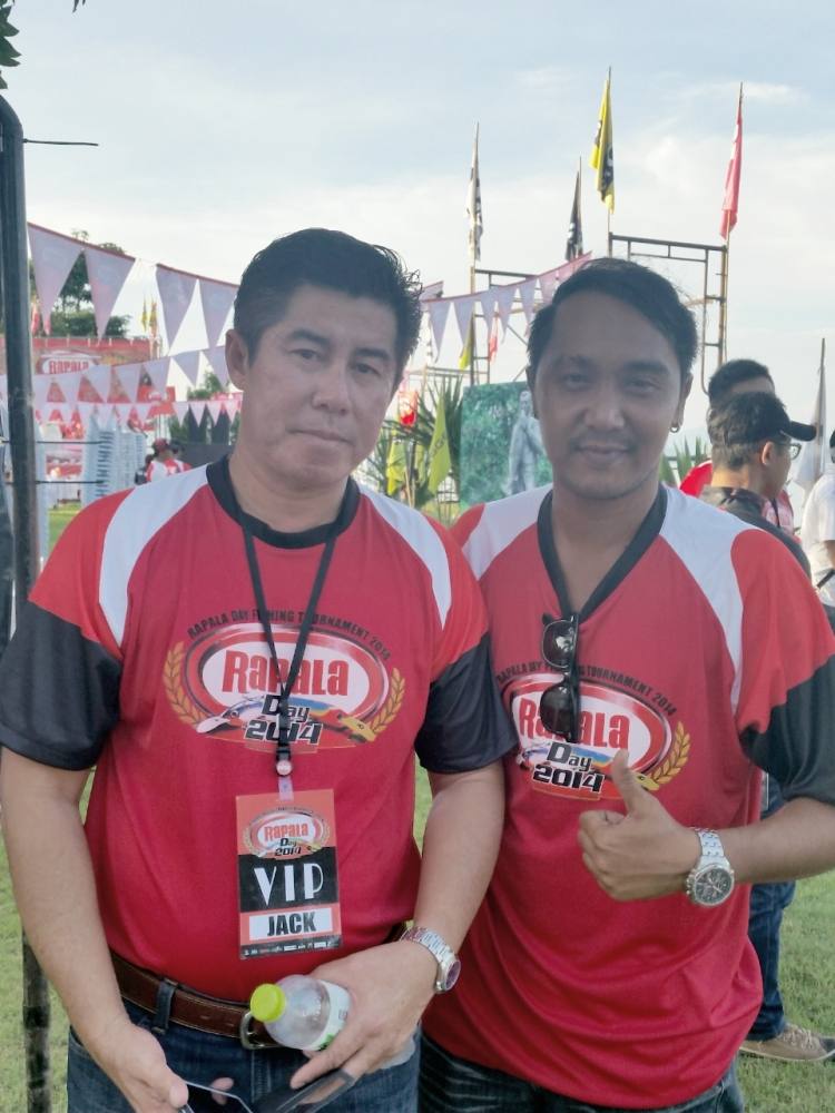  คนนี้ หลายๆคน คงคุ้นหน้ากันดี
คุณแจ็ค ผู้บริหาร RAPALA THAILAND :grin: