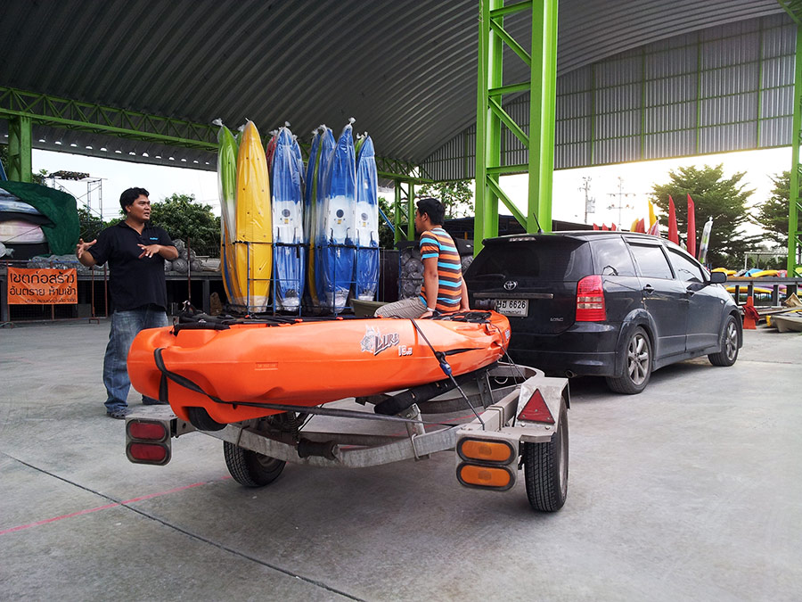  [center]ก่อนหน้านั้น 1 วัน นำเรือรุ่นใหม่จาก Feelfree LURE 13.5 มาทดสอบเกาะมอเตอร์ไกด์ครับ[/center]