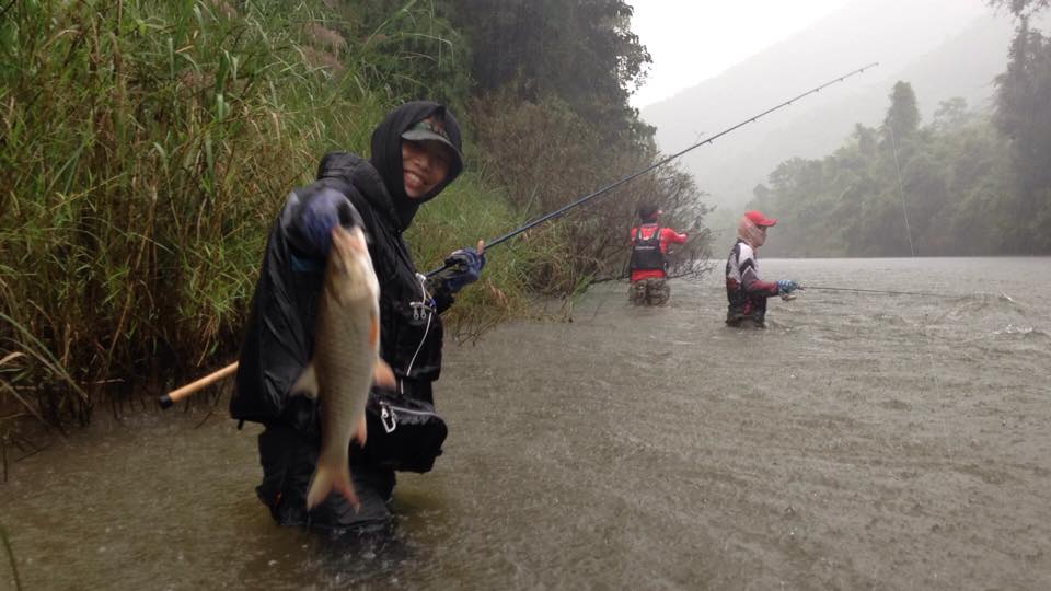 [center]ถึงเวลาต้องอำลากันแล้ว ฝากภาพบรรยากาศต้นน้ำทิ้งไว้

ขากลับฝนกระหน่ำแรงๆอีกรอบ ฝ่าฝนหนาวจับ