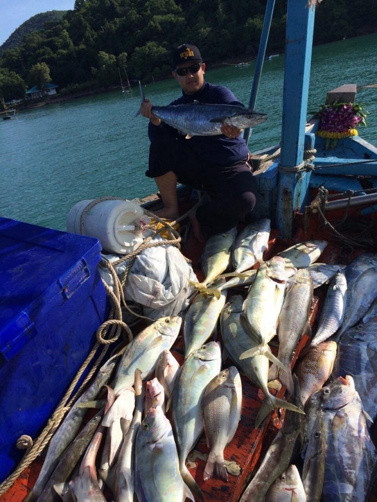 สำหรับท่านที่ไม่ได้ติดตาม
ดาบที่1
http://www.siamfishing.com/m/board/m.view.php?tid=670269

ดาบท