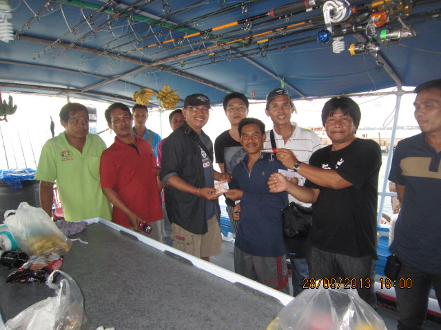 ทำการชำระค่าเรือให้ไต๋มดทันที เพื่อความสบายใจ ทั้งสองฝ่าย...555


  :cheer: :cheer: :cheer: :chee