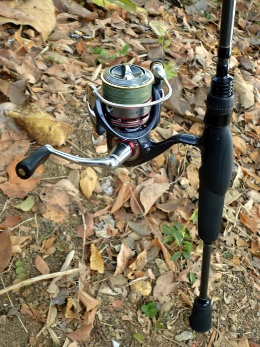 แนะนำอุปกรณกันก่อนคับ
วันนี้เลือกใช้คันสปิน Cabela's XML Titanium 7ft ท่อนเดียว 3-8lb
รอกสปินไดว่