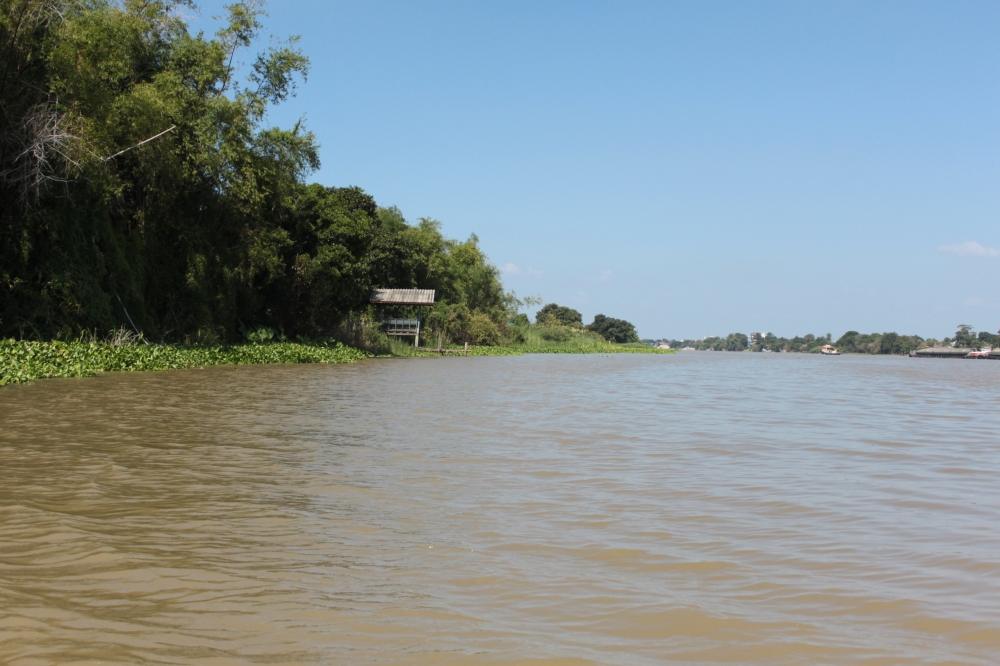 หมายน้ำกำลังเดินสวยๆครับ....แต่ยังเล่นเรือไม่คล่องเท่าไหรครับ......เอียงไปมา...เล่นลุกพีผมเมาเรืออ้ว