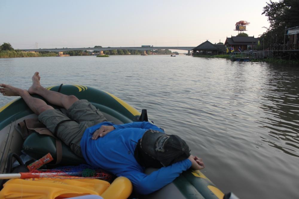 แล่นเรือจนแบตหมด...555555...ลุกพีก้อเมาเรือ....อ้วกไปหลายรอบ.....ปลาก้อไม่กัดเหยือผมเลย...เฮ่อ..... 
