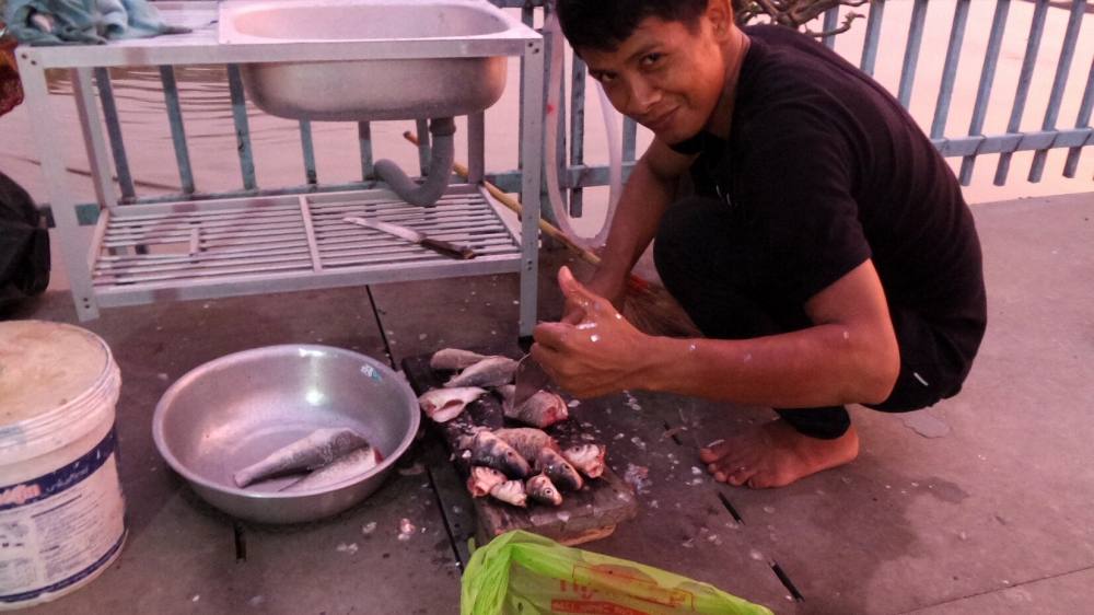 กลับจากตลาด...ผมก้อเริ่ม บรรเลงทำอาหารเลย...
 :umh: :umh: :umh: :umh:
