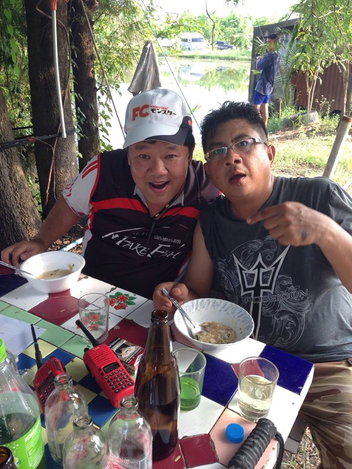 อจ. โอ็ต เริ่มไม่ตกแล้ว ครับ จิบน้ำชา เพลินกว่านะ  :laughing: :laughing: :laughing: