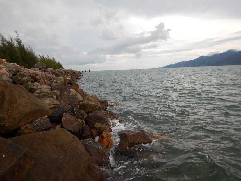 

พอฝนหมดมีคลื่นลมอีกครับ  :flag: :flag: :flag:








