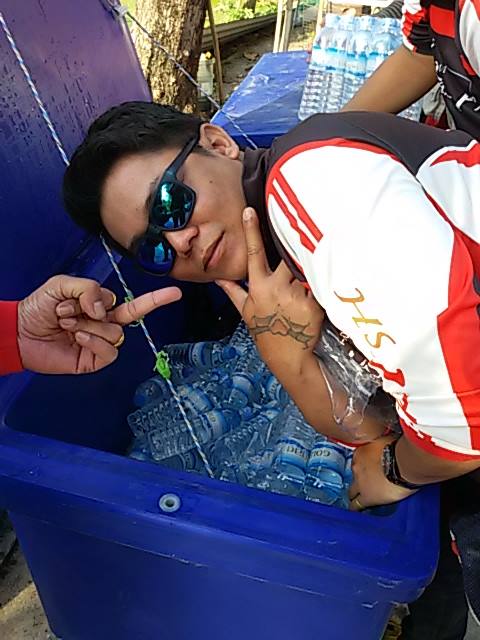 อีนี่ มันชื่อ โปรต้อม ครับ มีแต่เพื่อนๆ รัก ดูจาก การที่พวกเรา ยกนิ้ว ให้ครับ  :laughing: :laughing: