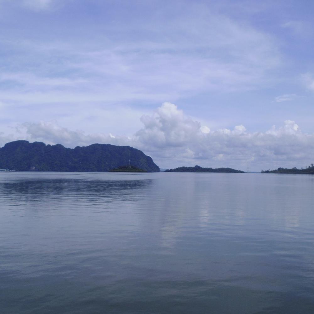 เดินทางจากเกาะลันตาเพื่อกลับไปเยือนเพื่อนเก่า หมายเก่าๆ คิดถึงอย่างแรง ในใจก็อยากจะบินลัดฟ้าไปให้ถึง