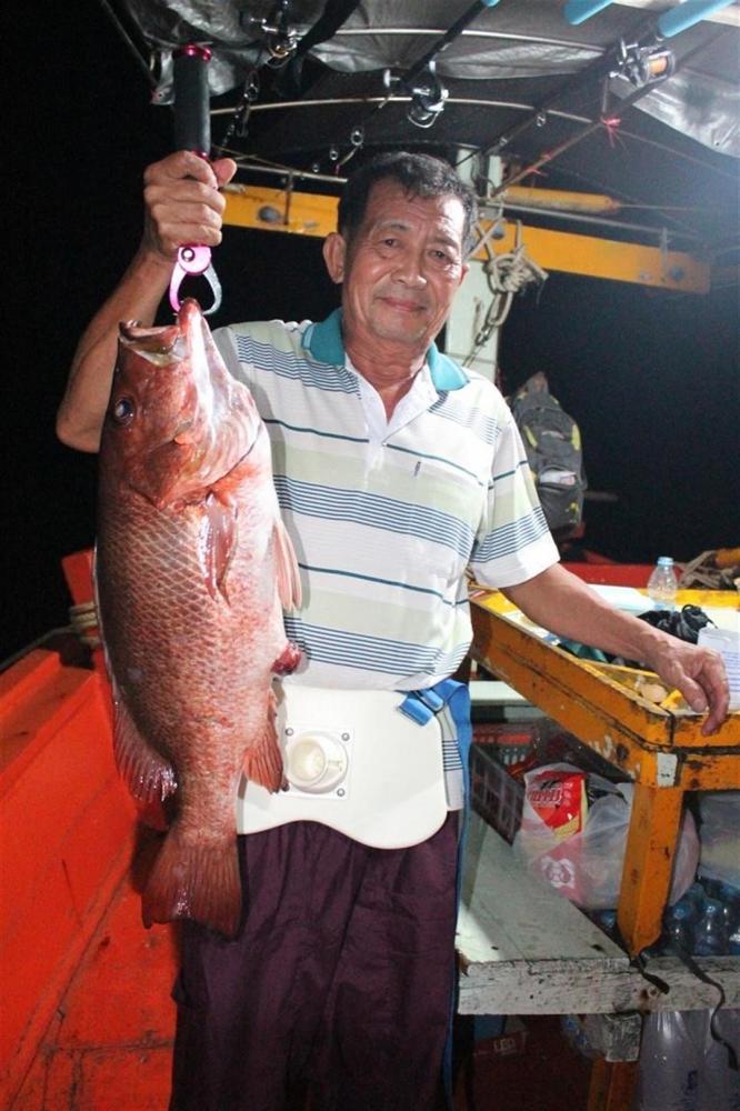 อ้าว เผลอหน่อยเดียว พ่อชลอเอามาอีกตัวแล้ว แข็งแรงจริงๆ :cheer: :cheer: :cheer: