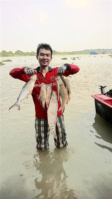 ก่อนกลับขอปลารวมสักรูปครับ

 :love: :love: :love: :love: