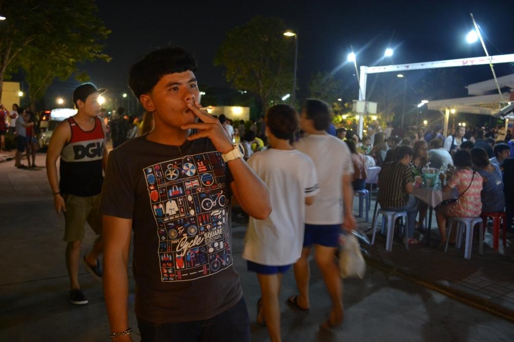 สุดท้ายนี้ขอบขอบพระคุณ ลุงๆ อาๆ น้าๆ ทุกท่าน ที่ช่วยกันติดตาม กระทู้ของผมครับ
จนได้ขึ้นกระดาน แทนคำ