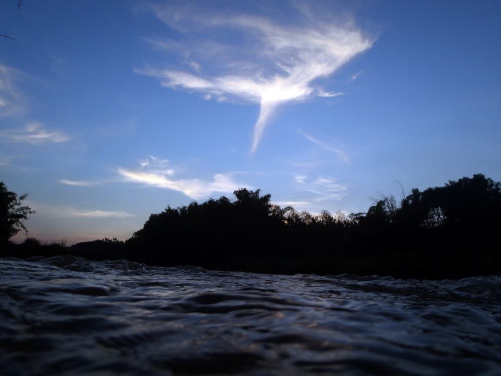 [center]เวลากลางวันในช่วงฤดูหนาวมันช่างแสนสั้นจริงๆ ครับ ออกตีเหยื่อช่วงเย็นได้ไม่กี่ชั่วโมงก็มืดเสี