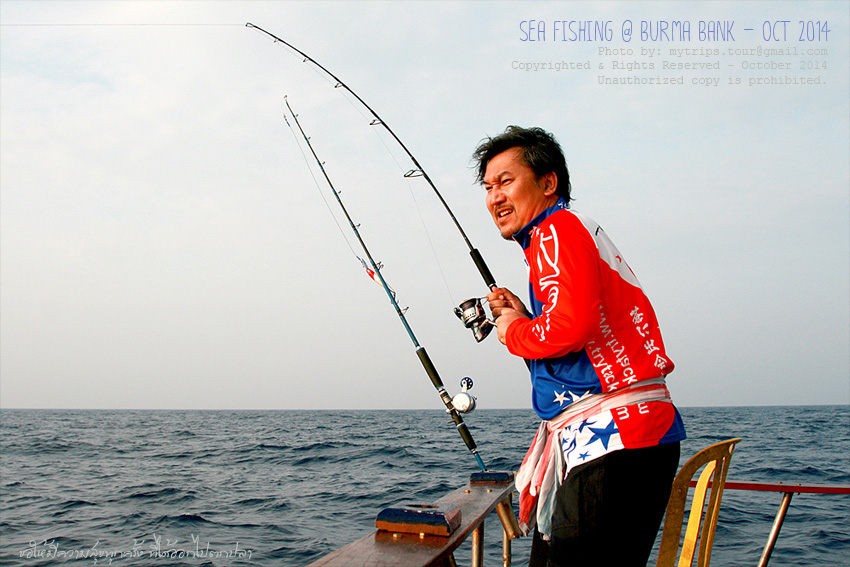 :cheer: ได้เวลาวางกล้องถ่ายรูป และกระโจนเข้าไปร่วมวง Jigging ด้วยคนล่ะ ขออภัยท่านผู้อ่าน ผมรีบไปนิด 