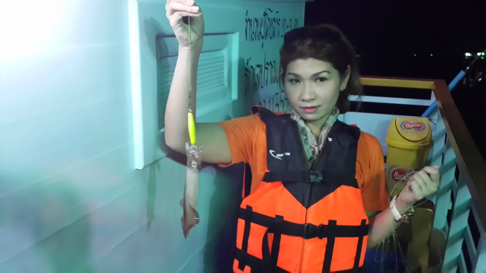หมึกตื้นที่ปากน้ำปราณตัวแบบนี้เองคับ :smile:
