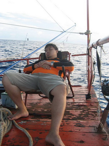 เดินมาท้ายเรือก็เป็นอย่างที่เห็น นิ่งเป็นหลับ:grin: :laughing: :laughing: