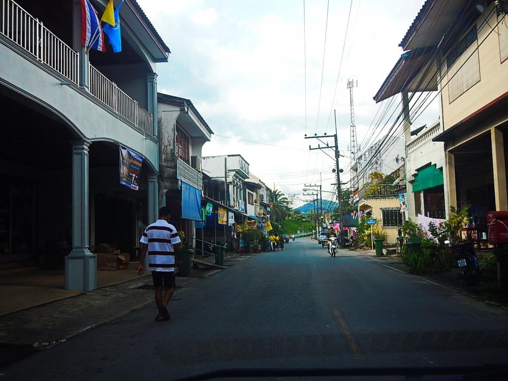 
[center]ขับผ่านตลาดกะปงครับ[/center]

