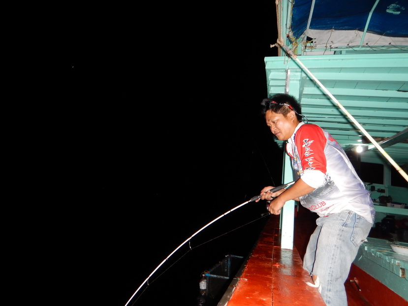 

พามุดใต้ท้องเรือซักรอบสองรอบก่อนจะขึ้นเรือ ครับ  :cheer: :cheer: :cheer: :cheer: :cheer:



