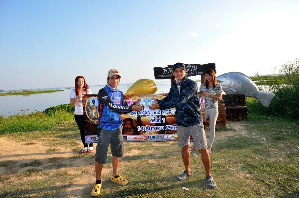 

 [center]เริ่มแจกรางวัลกันเลยครับ  รางวัลปลาช่อนเล็กสุด เป็นของ ทีมกะโหลกกะลาครับ  :ohno: :ohno: