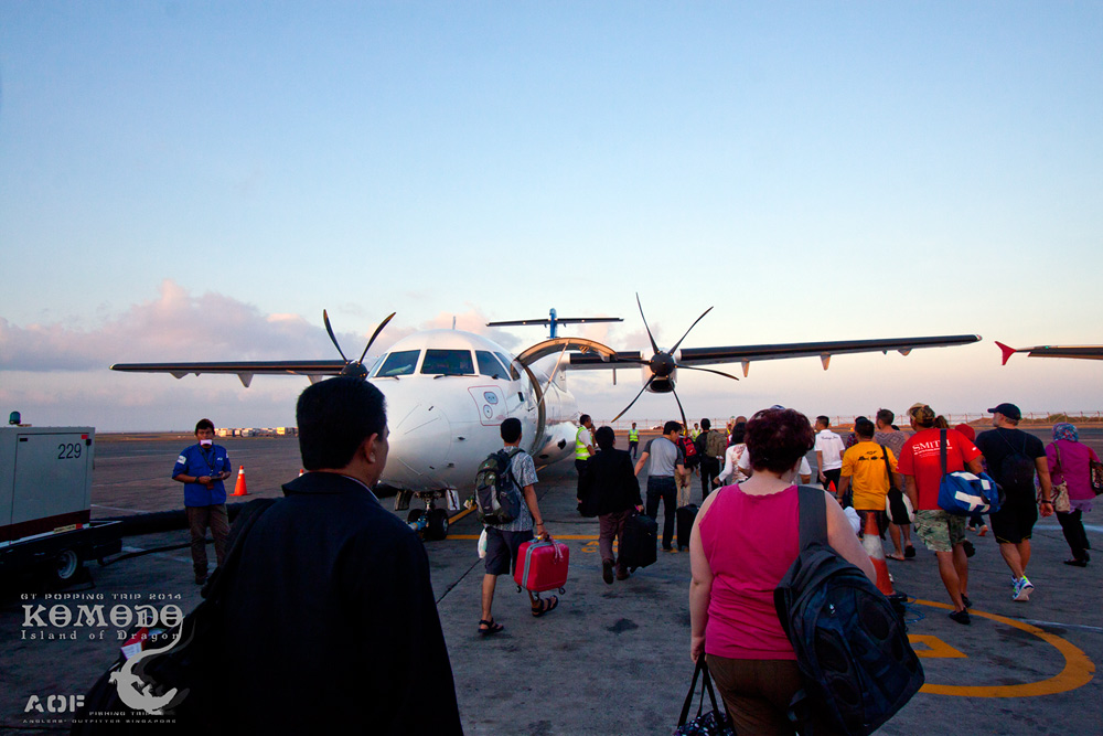 


Domestic  ของเราเป็น Garuda Air ผมเองคลับคล้าย คลับครา กับชื่อสายการบินนี้อยู่ตะหงิดๆ

เป็นเ